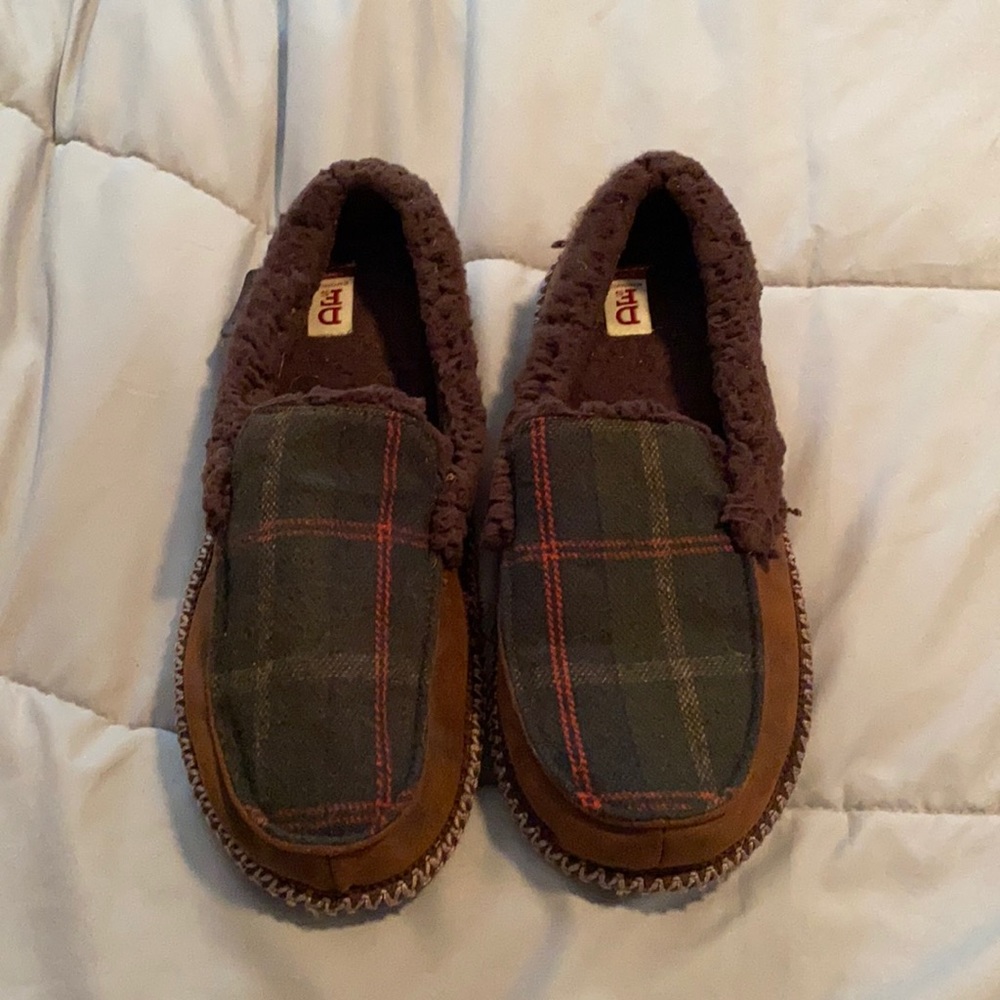 Men’s lounge shoe size 11-12